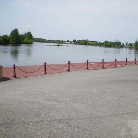 Lacale Face à La Rivière Hébergement de vacances *